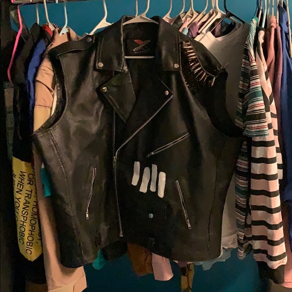 Black leather vest - Picture 2 of 3